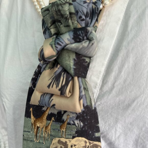 Upcycled Ladies Necktie Silk Necktie Necklace - Africa - Picture 6 of 8